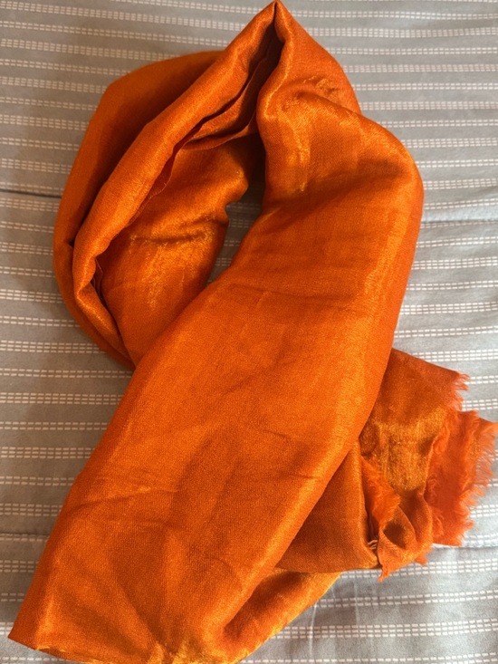 Nicoblu Accessories - NICOBLU-JOSEPHINE REVERSIBLE PASHMINA SHAWL IN GOLD SHIMMER ORANGE.